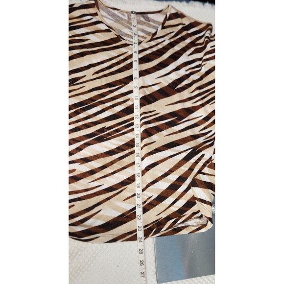 Chico’s Red Black Animal Print Tiger Stripe Tunic Length Top Size 2 (L) Womens - Picture 5 of 10